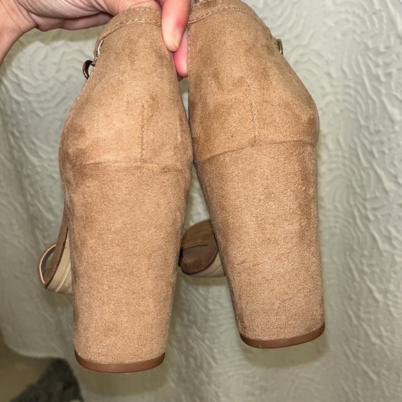 Tan Heels - Picture 4 of 5